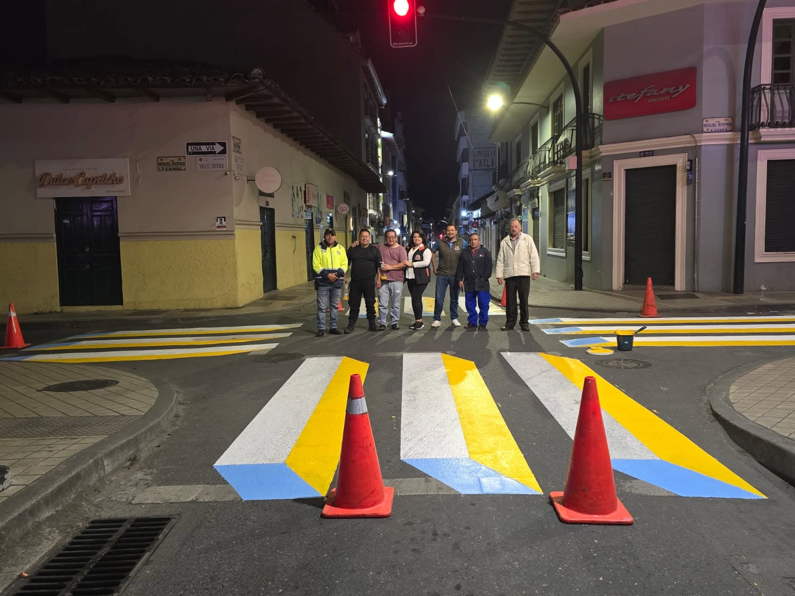 Señalización de pasos peatonales por el Día del Peatón